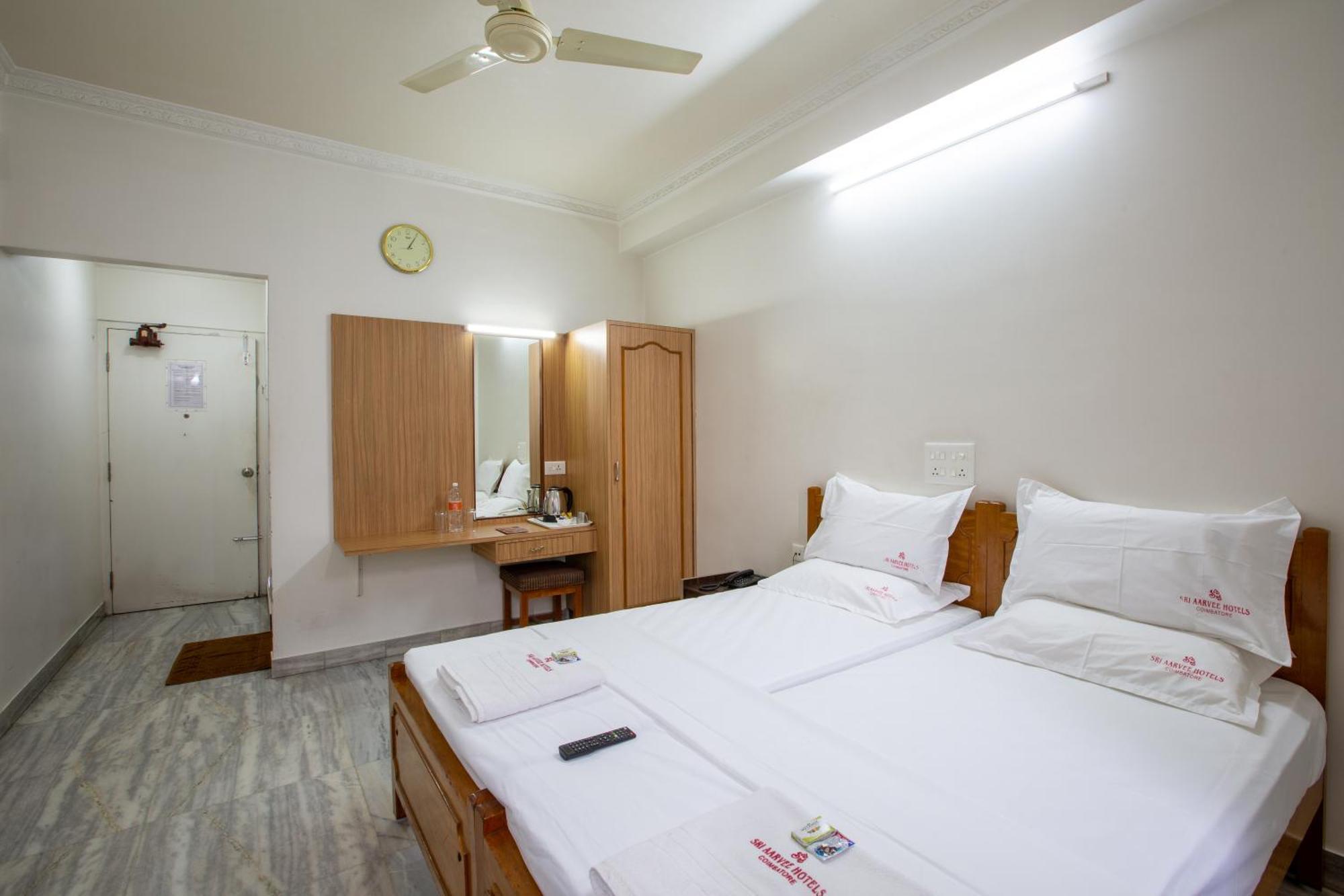 קוימבטור Sri Aarvee Hotels מראה חיצוני תמונה